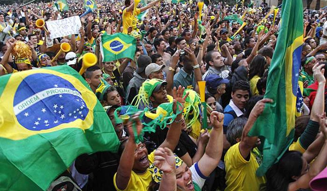 Metade dos brasileiros é favorável à realização da Copa do Mundo no Brasil