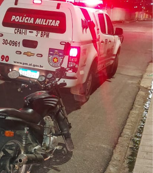 Homem é preso com moto roubada enquanto tentava fugir, em Arapiraca