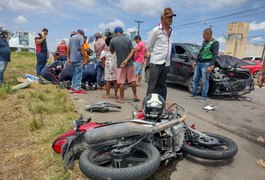 Motociclista invade a contramão após ultrapassagem e bate de frente com carro em Arapiraca