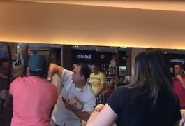 Vídeo: Cantor Saulo Dugado é baleado durante uma confusão numa padaria de Teresina