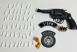 PM prende homem ao flagrá-lo com drogas e arma de fogo em residência no Manoel Teles