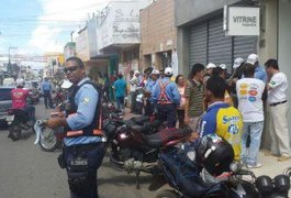 Doze motos irregulares foram apreendidas em blitz no Centro de Arapiraca