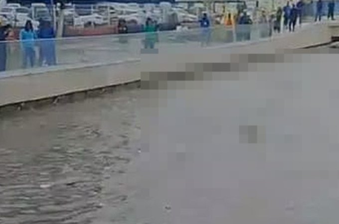 Cadáver de sexo masculino é visto nas águas do Riacho Salgadinho, em Maceió