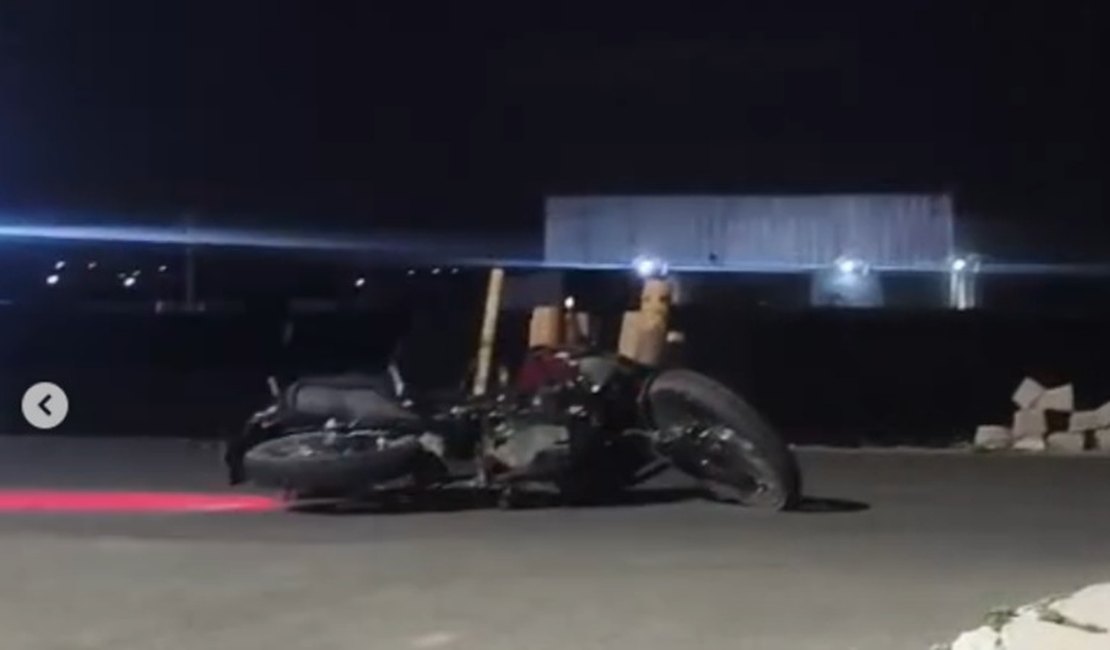 Acidente entre carro e moto deixa duas pessoas feridas na AL-145, em Delmiro Gouveia