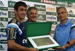 Robinho e Alex recebem placas do Palmeiras por golaços sobre Ceni