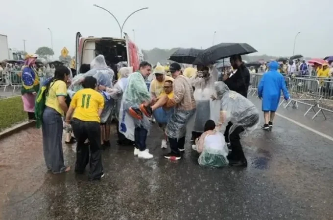 Raio cai durante caminhada de Nikolas Ferreira no DF e ao menos 24 pessoas ficam feridas