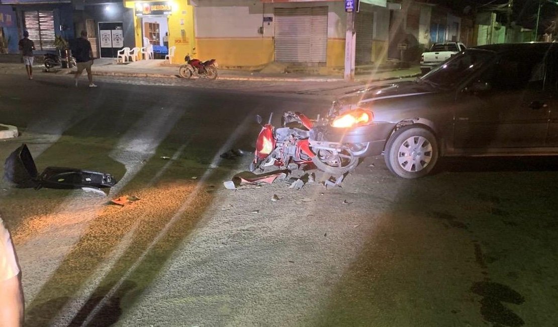 Acidente entre carro e motocicleta é registrado no trevo de São Sebastião