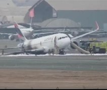 Avião prestes a decolar bate em caminhão e pega fogo em aeroporto no Peru