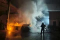 Loja de peças e serviços automotivos pega fogo e cinco carros ficam destruídos em Arapiraca
