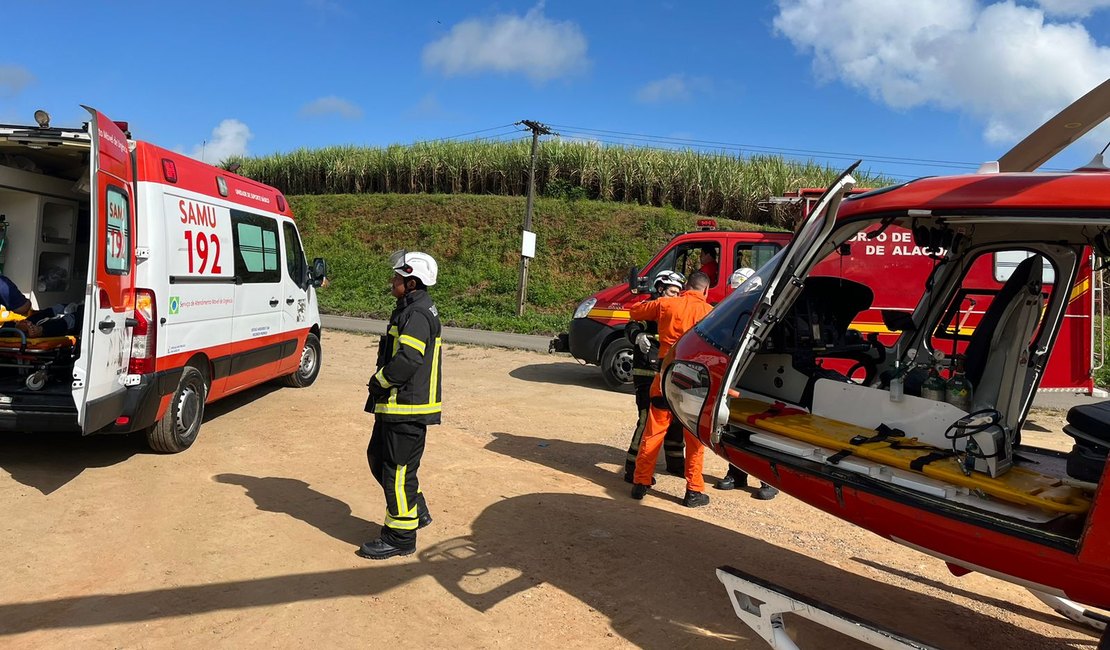 Acidente entre caminhão e carro deixa homem ferido na BR-316, em Atalaia