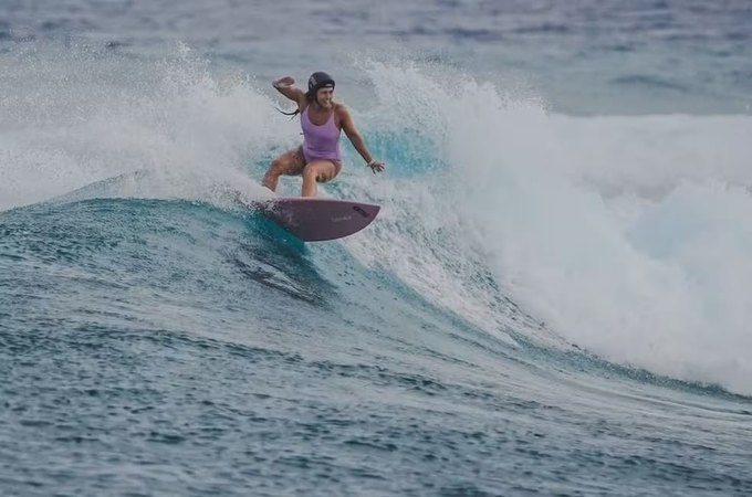 Surfista italiana morre após ataque de peixe-espada em Mentawai