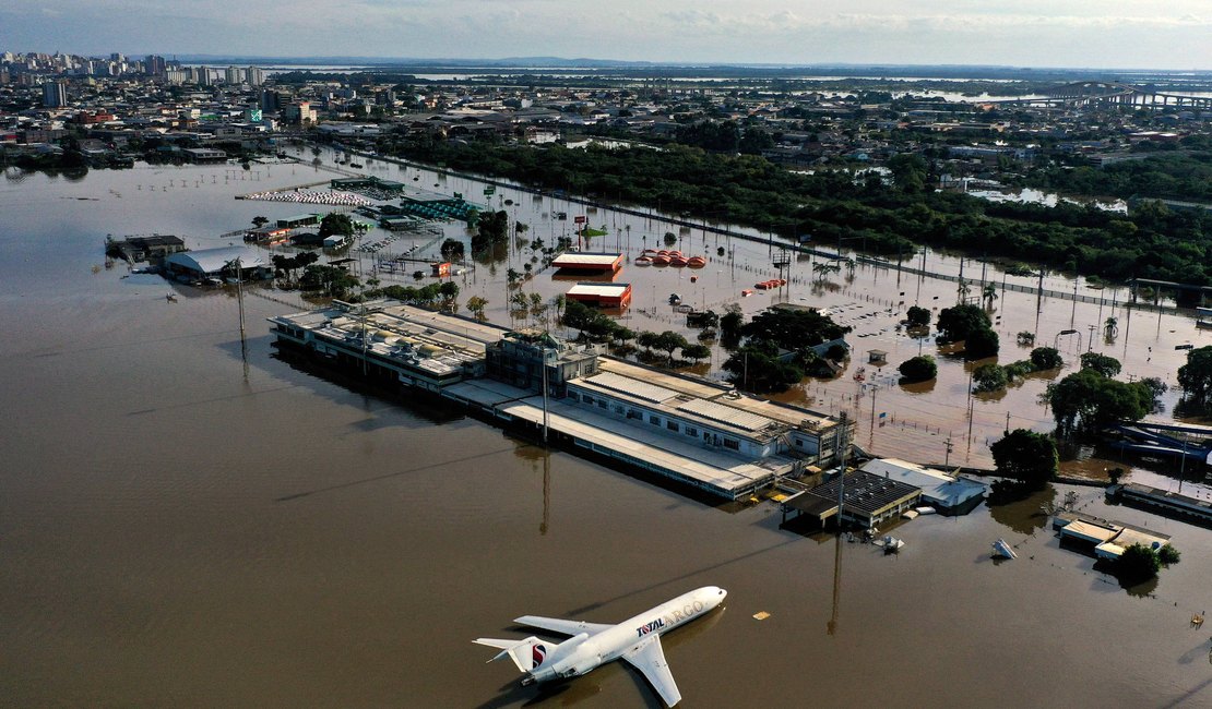 Anac suspende venda de passagens aéreas para Porto Alegre