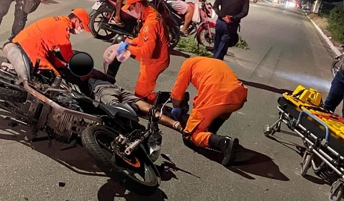 Motociclista colide veículo contra animal e sofre fraturas em Arapiraca