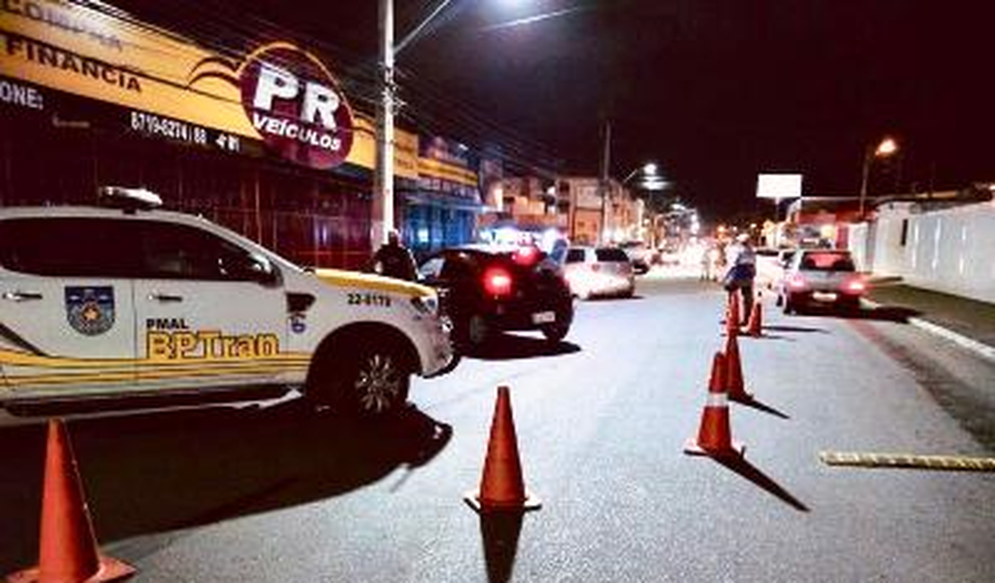 PM e Detran realizam Operação Lei Seca em dois bairros de Maceió