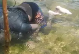 Populares encontram corpo boiando às margens do Rio São Francisco, em AL