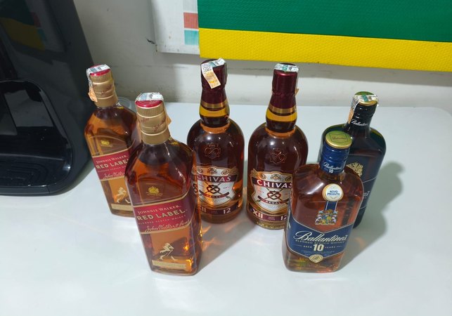 Homem é preso após furtar seis garrafas de whisky de supermercado em Arapiraca