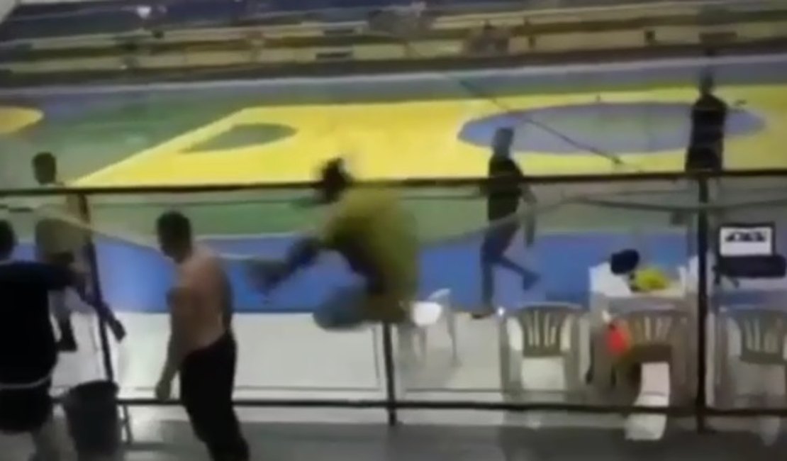 Vídeo. Partida de Futsal termina com socos e 'voadora nas costas', no Tocantins