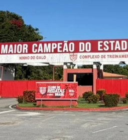 CRB instala fachada em CT após unificação de títulos estaduais: 'O maior campeão do Estado de Alagoas'