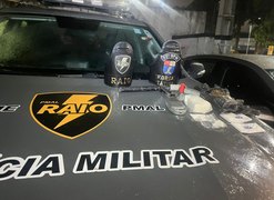 Ação conjunta da Companhia Raio e Força Tática do 12º BPM prende suspeito com arma artesanal e drogas no Village Campestre