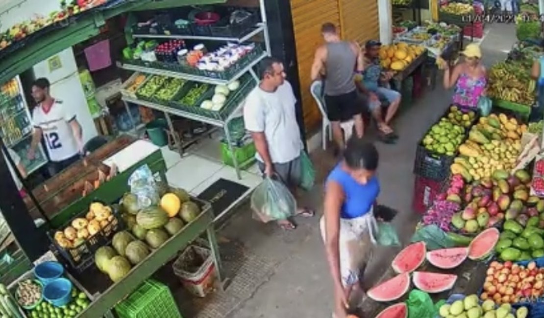 Mulher é presa em flagrante após furtar celular em supermercado, em Maceió