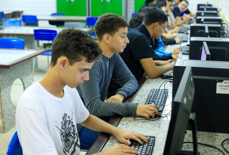 Professores mentores engajam estudantes da rede estadual para inscrições no Enem 2023