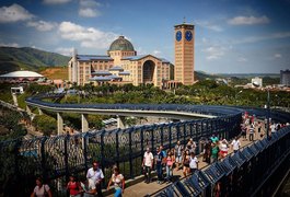 Cerca de 250 mil pessoas devem passar por Aparecida no feriado