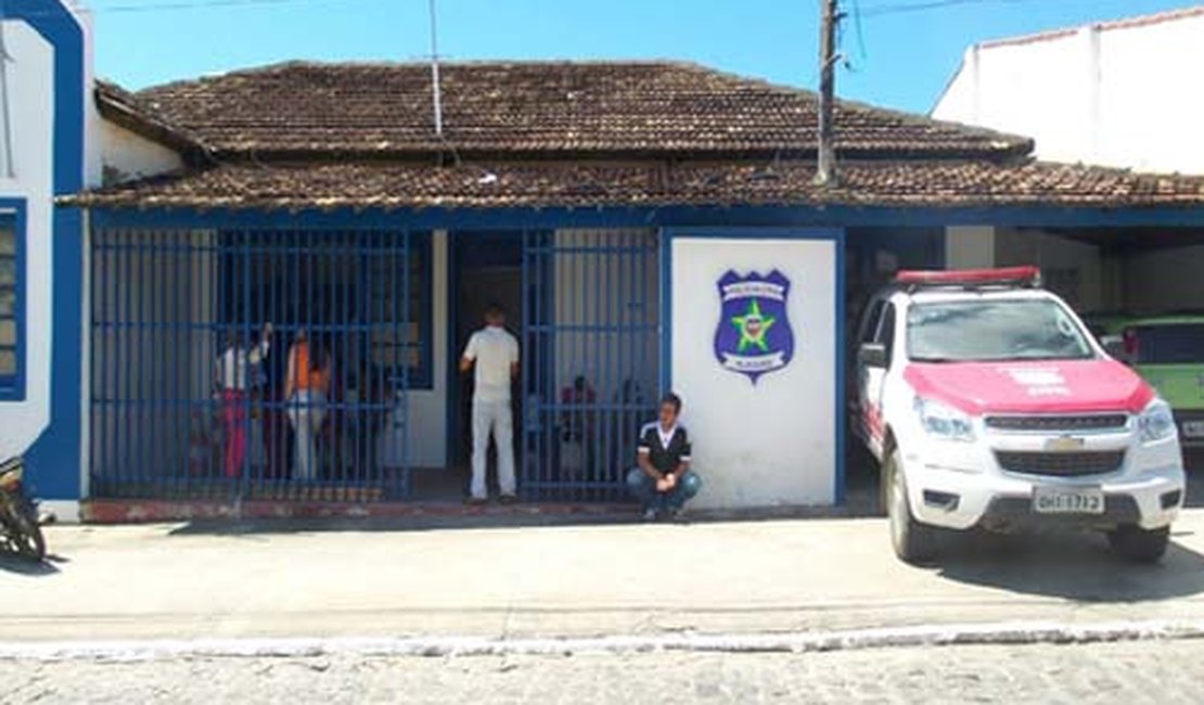 Homens armados rendem motorista e levam caminhão da Mafrial