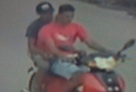 Vídeo. Dupla rouba bolsa com pertences de jovem nas Batingas, em Arapiraca