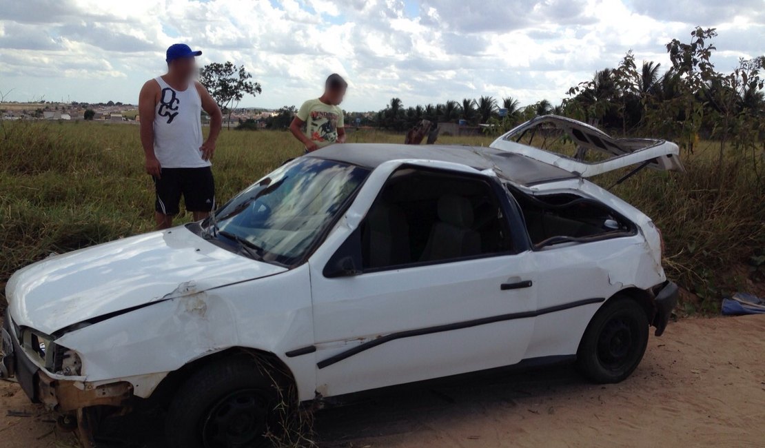 Motorista embriagado perde o controle e veículo tomba em Arapiraca