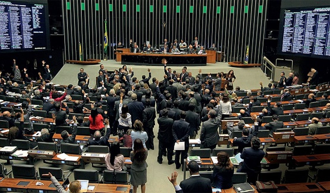 Câmara acelera tramitação da reforma trabalhista um dia após rejeitar urgência