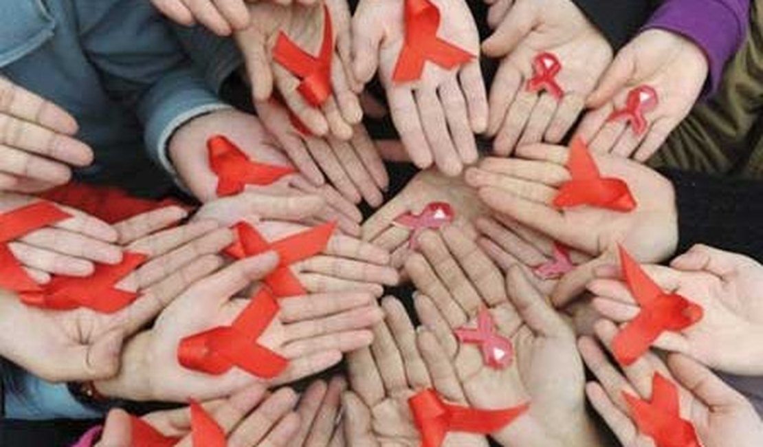 Um terço dos pacientes com HIV no Brasil rejeita tratamento