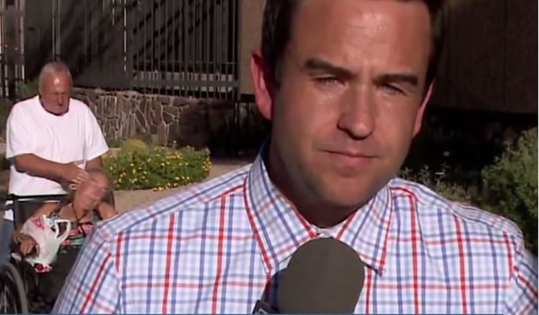 Durante reportagem, homem é flagrado agredindo cadeirante; veja o vídeo