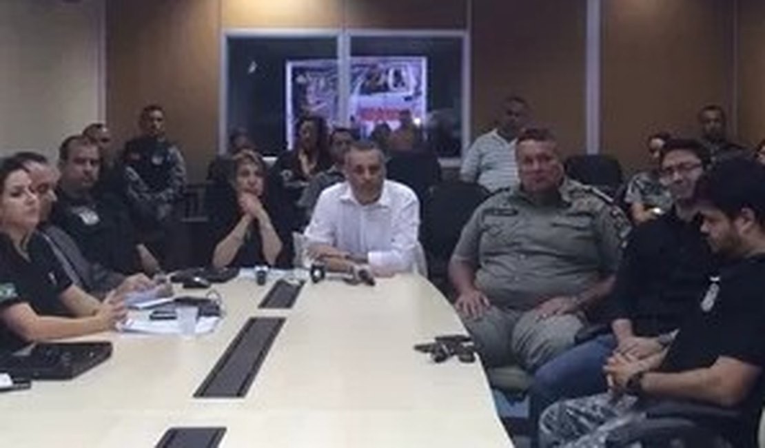 Secretário afirma que PMs à paisana dentro de ônibus evitarão novos ataques