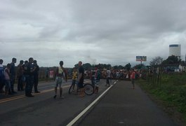 Moradores de Campo Alegre bloqueiam rodovia em protesto por falta de energia
