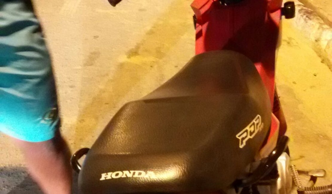 Jovem é flagrado praticando direção perigosa e tem moto apreendida em Arapiraca