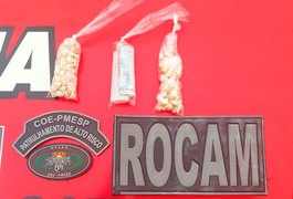 Adolescente de 17 anos é apreendido com 124 pedras de crack dentro de sacola, em Arapiraca