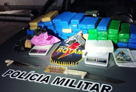 PM apreende armas, munições e mais de 34kg de drogas em apartamento em Maceió