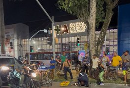 Idoso é atropelado por moto ao tentar atravessar faixa de pedestres em Maceió