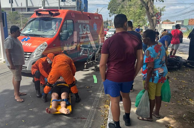 Motorista não respeita sinalização, colide com motocicleta e deixa homem ferido na Avenida Ceci Cunha, em Arapiraca