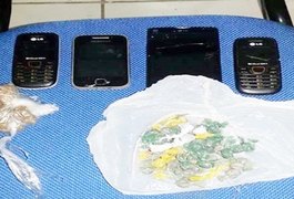 Polícia apreende celulares e drogas em celas de delegacia em Alagoas