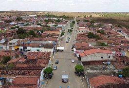 Filho morre ao sofrer choque elétrico e é encontrado pelo pai na sala de residência, em Jaramataia