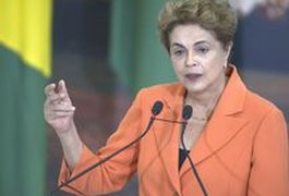 'Não contem com renúncia”, diz Dilma à BBC
