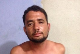 PM apreende moto roubada e homem é detido em residência de Arapiraca