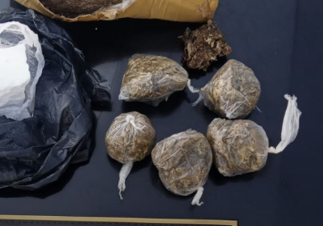 Suspeito é preso com drogas prontas para venda no Benedito Bentes, em Maceió