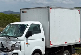 Mulher morre em colisão no Sertão de Alagoas; marido e filha sofreram ferimentos