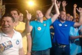 Rui Palmeira é representado por cabo eleitoral andar armado durante caminhada em Maceió