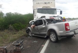 Funcionário da Chesf morre em colisão entre caminhonete e caminhão, no Sertão