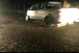 Motorista sofre traumatismo craniano após picape bater de frente com caminhão em São Sebastião