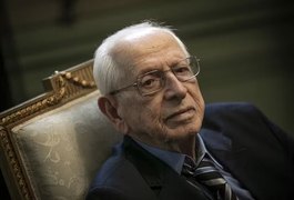 Morre Evanildo Bechara, um dos maiores gramáticos do Brasil, aos 97 anos