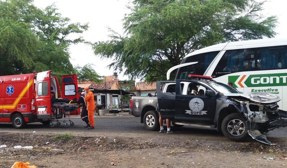 PM fica ferido em tentativa de assalto; viaturas que prestariam socorro se envolvem em acidentes